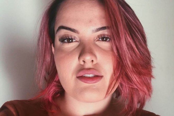 Rafaela Melo, professora de inglês, acaba se sentindo pressionada a responder mensagens fora do horário de trabalho