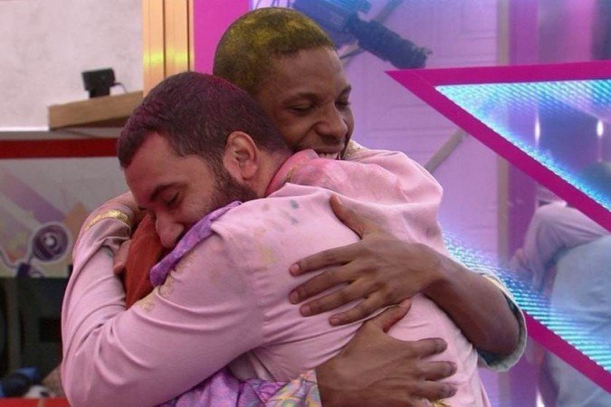 Lucas e Gilberto protagonizaram primeiro beijo entre homens da história do BBB - (crédito: Reprodução) Lucas e Gilberto protagonizaram primeiro beijo entre homens da história do BBB - (crédito: Reprodução)