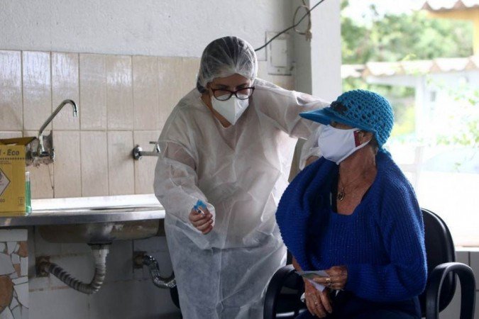 O agendamento já pode ser feito a partir desta quinta-feira (18/2). No cadastro, é preciso informar nome completo, CPF, data de aplicação da primeira dose e laboratório da vacina recebida. Após, será necessário imprimir o comprovante de agendamento e apresentá-la na hora da vacinação - (crédito: Ana Rayssa / Correio Brasiliense) O agendamento já pode ser feito a partir desta quinta-feira (18/2). No cadastro, é preciso informar nome completo, CPF, data de aplicação da primeira dose e laboratório da vacina recebida. Após, será necessário imprimir o comprovante de agendamento e apresentá-la na hora da vacinação - (crédito: Ana Rayssa / Correio Brasiliense)