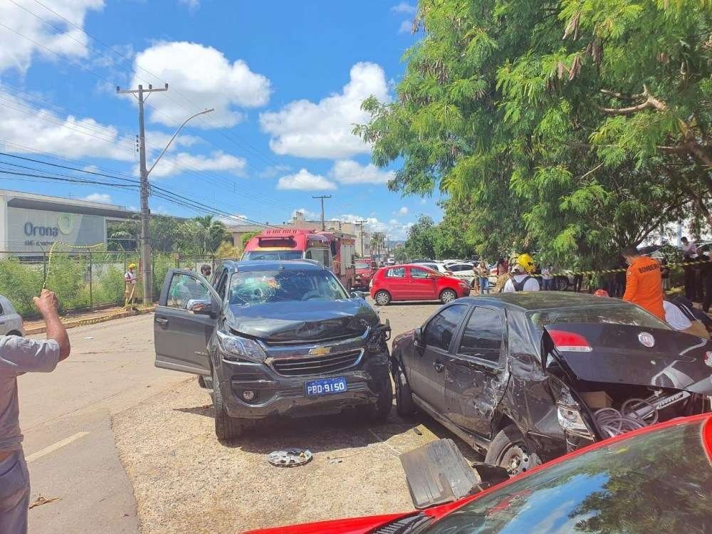 Homem passa mal e morre enquanto dirigia carro da Embaixada do Kuwait