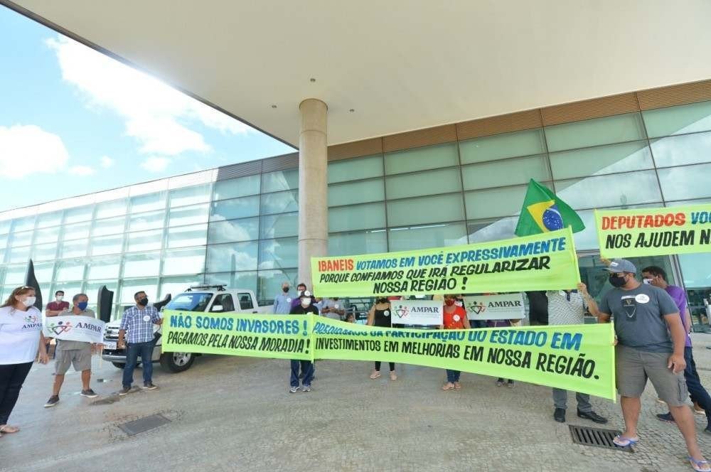 Representantes dos moradores de Ponte Alta se reuniram em frente à CLDF 