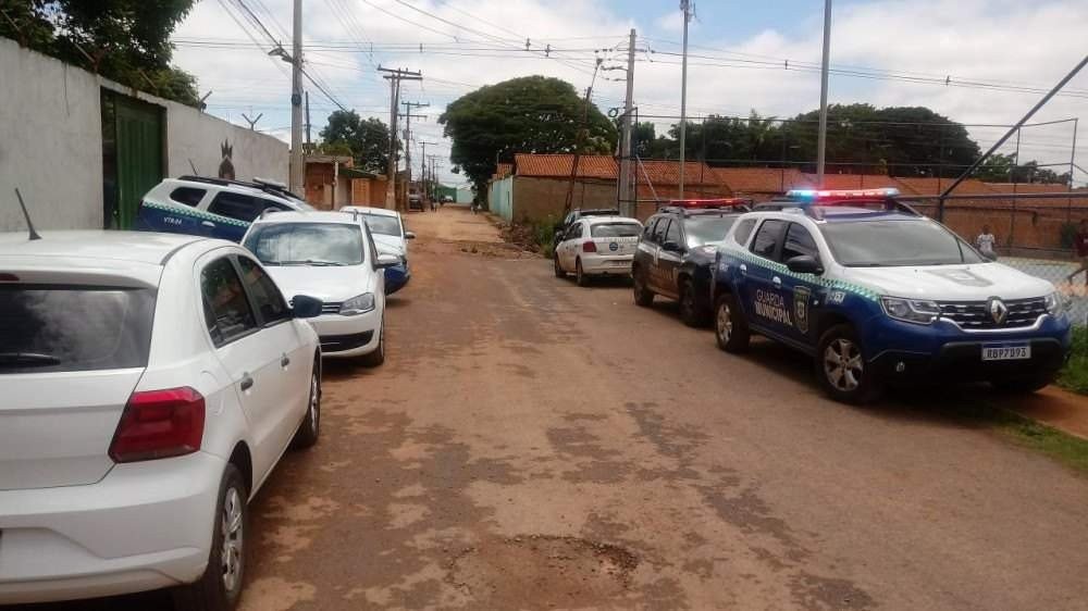 Polícia resgata 40 pessoas de clínica clandestina acusada de maus-tratos 