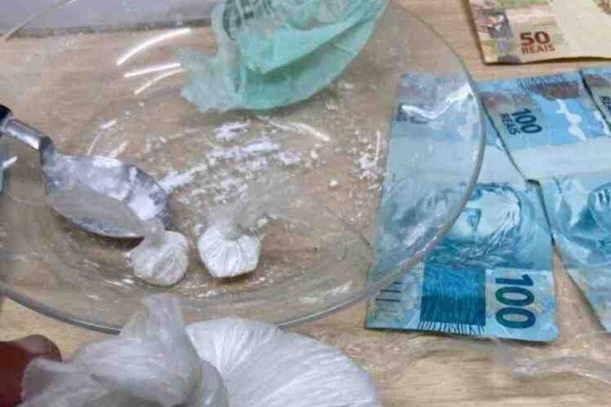 O suspeito foi detido ao fazer entrega para um usuário