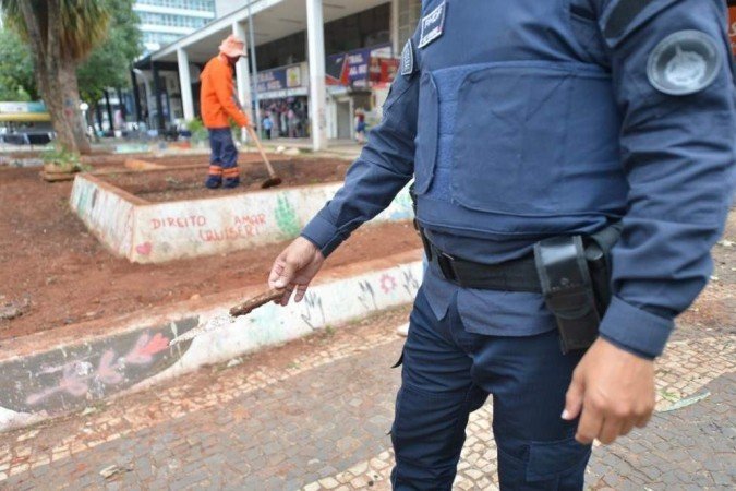 Segundo a PMDF, dados de intelig&ecirc;ncia e incid&ecirc;ncia criminal demonstraram que o local estava sendo utilizado para esconder drogas, facas e outros materiais para o cometimento de crimes