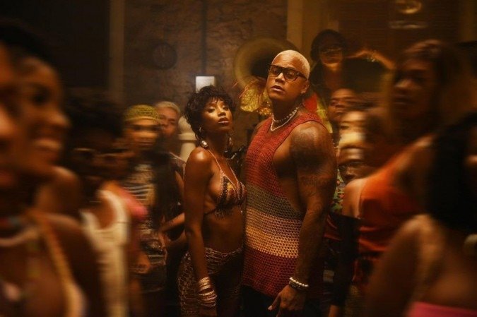 Esta é a primeira colaboração entre Malía e Léo Santana -  (crédito: Rogério Von Kruger/Divulgação)