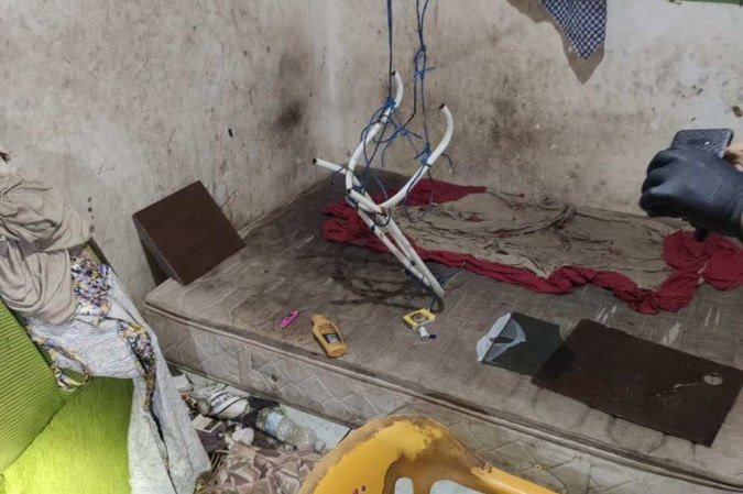 Suspeito foi detido na casa na qual morava com a mãe - (crédito: Divulgação/PCDF) Suspeito foi detido na casa na qual morava com a mãe - (crédito: Divulgação/PCDF)
