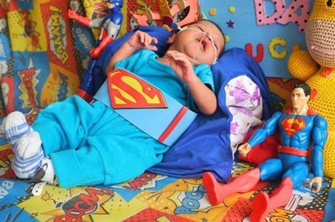 Com uma bandeja recheada de itens carnavalescos, as profissionais de saúde do HRSM abusaram da imaginação