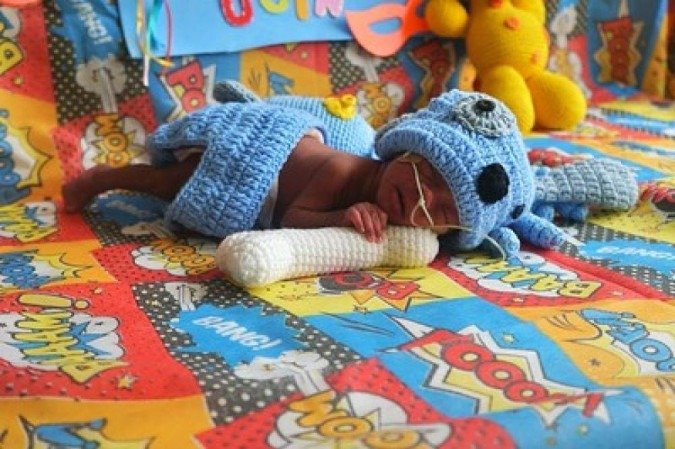 Com uma bandeja recheada de itens carnavalescos, as profissionais de saúde do HRSM abusaram da imaginação