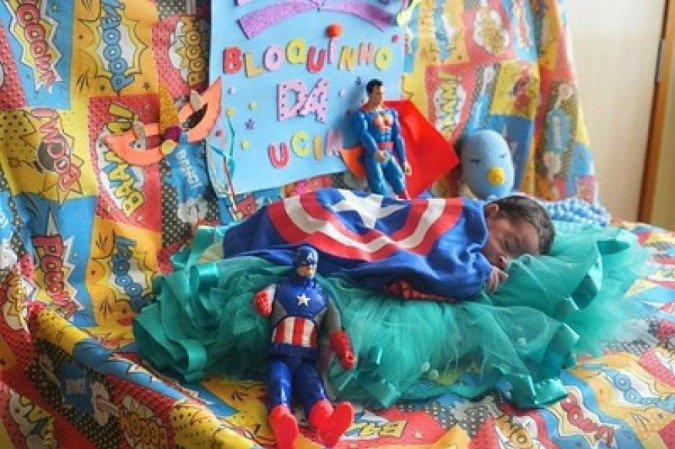 Com uma bandeja recheada de itens carnavalescos, as profissionais de saúde do HRSM abusaram da imaginação