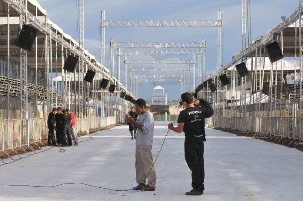 Vistoria no Ceilamb&oacute;dromo antes do carnaval de 2011: local hoje abriga uma Unidade de Pronto Atendimento (UPA)