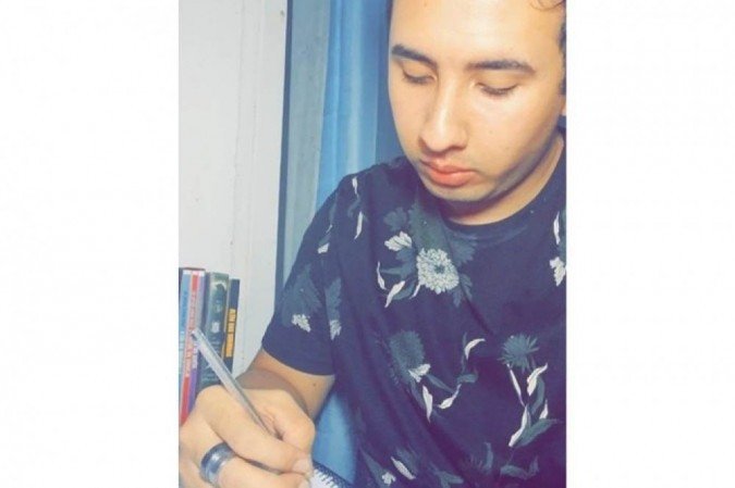 O estudante Mateus Queiroz foi diagnosticado com covid-19, por isso pediu a reaplica&ccedil;&atilde;o do Enem