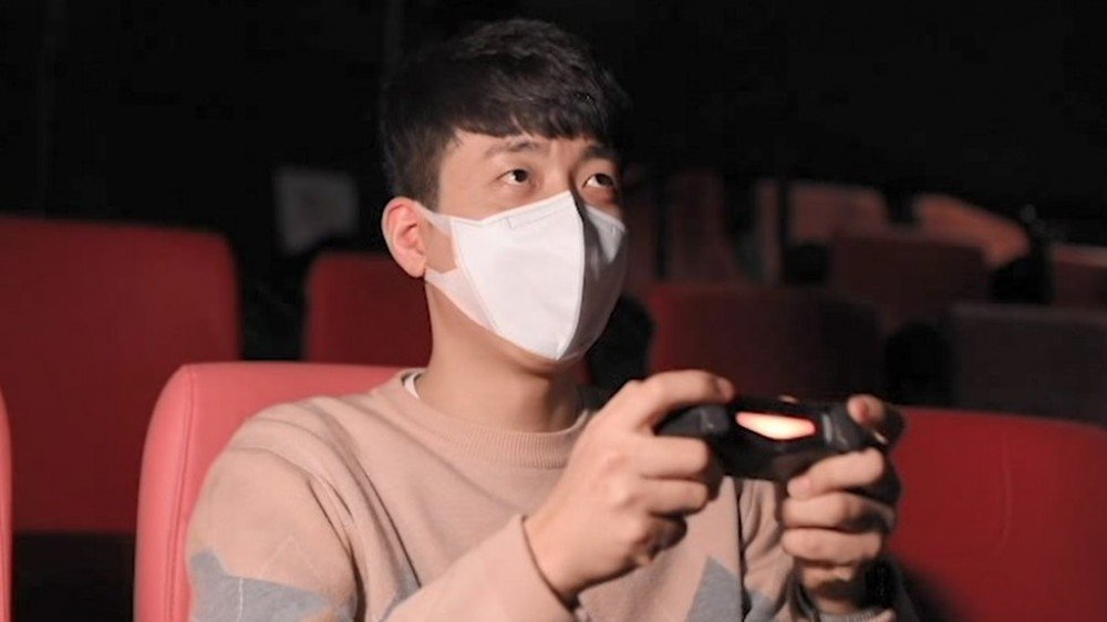 Sem clientes e filmes na pandemia, cinemas alugam telões para gamers