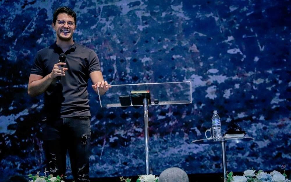 Deive Leonardo retorna com shows presenciais em Brasília e Goiânia