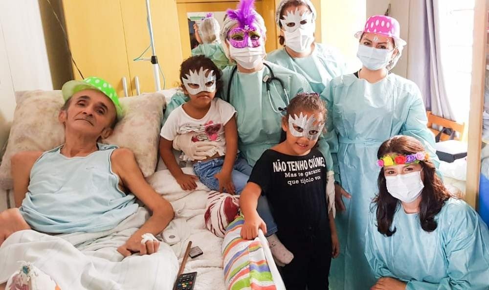 Pacientes receberam as visitas da equipe de saúde nesta segunda-feira (15)