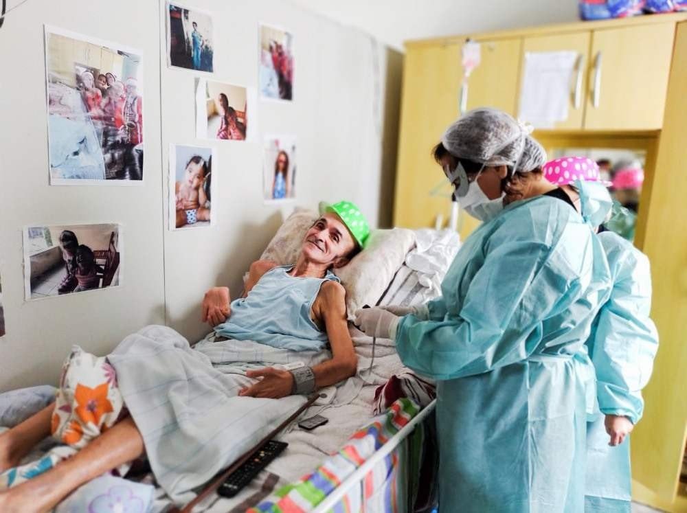 Pacientes receberam as visitas da equipe de saúde nesta segunda-feira (15)