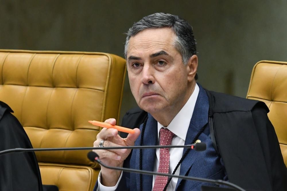 Barroso libera julgamento sobre imposto zero para revólveres e pistolas