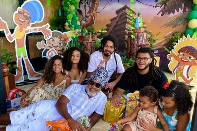 Festa de um ano de Daniel reuniu seis dos sete filhos de Carlinhos Brown - (crédito: Instagram/ Reprodução) Festa de um ano de Daniel reuniu seis dos sete filhos de Carlinhos Brown - (crédito: Instagram/ Reprodução)