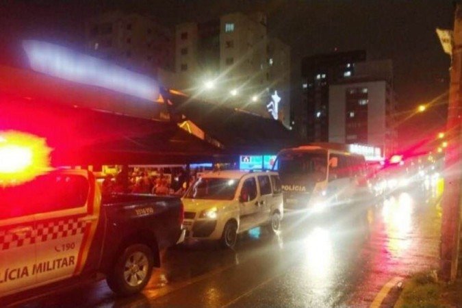 A força-tarefa contou com a participação de vários órgãos na fiscalização de estabelecimentos comerciais - (crédito: Divulgação/Agência Brasília) A força-tarefa contou com a participação de vários órgãos na fiscalização de estabelecimentos comerciais - (crédito: Divulgação/Agência Brasília)