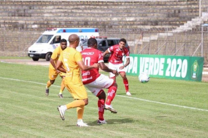 O Brasiliense carimbou vaga na final, mesmo após derrota por 3 x 1 no jogo de volta, no estádio Serejão (DF) - (crédito: Douglas Monteiro/Vila Nova) O Brasiliense carimbou vaga na final, mesmo após derrota por 3 x 1 no jogo de volta, no estádio Serejão (DF) - (crédito: Douglas Monteiro/Vila Nova)