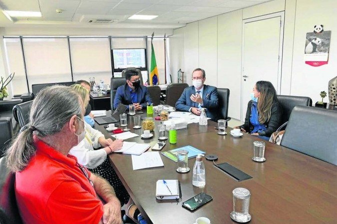 Em encontro com representantes da Secretaria de Saúde, ontem, integrantes do MPDFT consideraram positivo processo de ampliação dos leitos em unidades de terapia intensiva (UTIs) - (crédito: MPDFT/Reprodução) Em encontro com representantes da Secretaria de Saúde, ontem, integrantes do MPDFT consideraram positivo processo de ampliação dos leitos em unidades de terapia intensiva (UTIs) - (crédito: MPDFT/Reprodução)