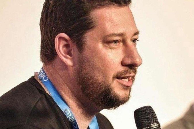 Jefferson Vendrametto &eacute; coordenador do curso de sa&uacute;de do Cebrac, institui&ccedil;&atilde;o que encaminhou mais de 1 mil alunos ao mercado de trabalho no setor farmac&ecirc;utico em 2020