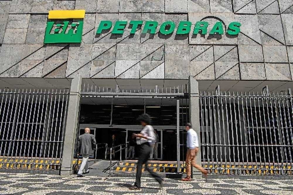 Petroleiros da Petrobras iniciam greve de 24 horas