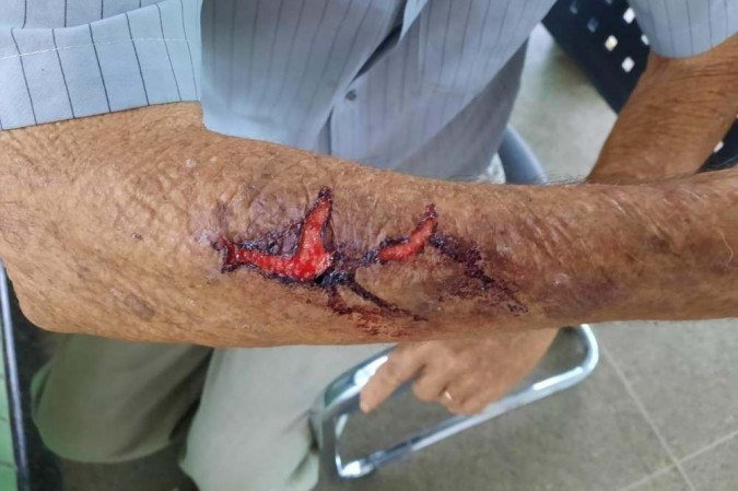 O homem chegou a agredir o pai com socos - (crédito: PCDF/Divulgação) O homem chegou a agredir o pai com socos - (crédito: PCDF/Divulgação)