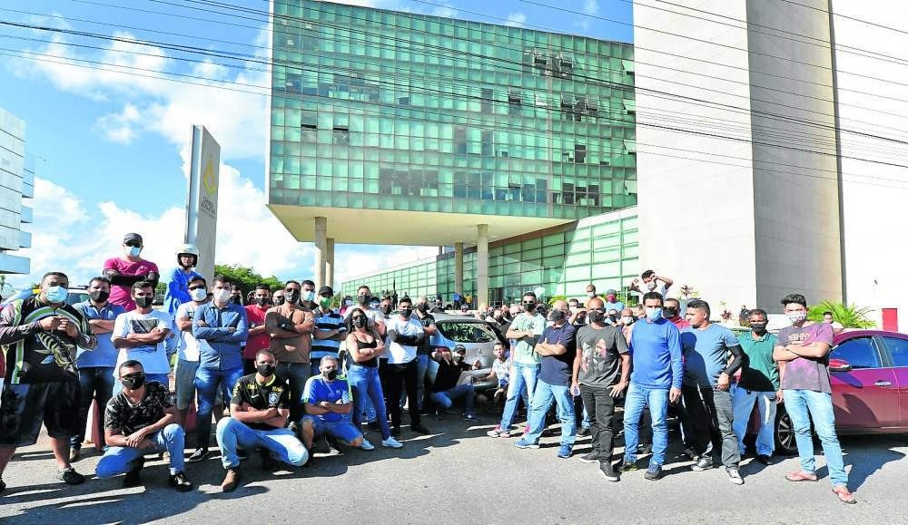 Após protesto, motoristas dizem que Uber reduziu valor da taxa mínima