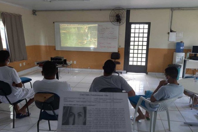 Jovens socioeducandos durante oficina de treinamento para o Enem - (crédito: Assessoria de Imprensa/Sejus-DF) Jovens socioeducandos durante oficina de treinamento para o Enem - (crédito: Assessoria de Imprensa/Sejus-DF)