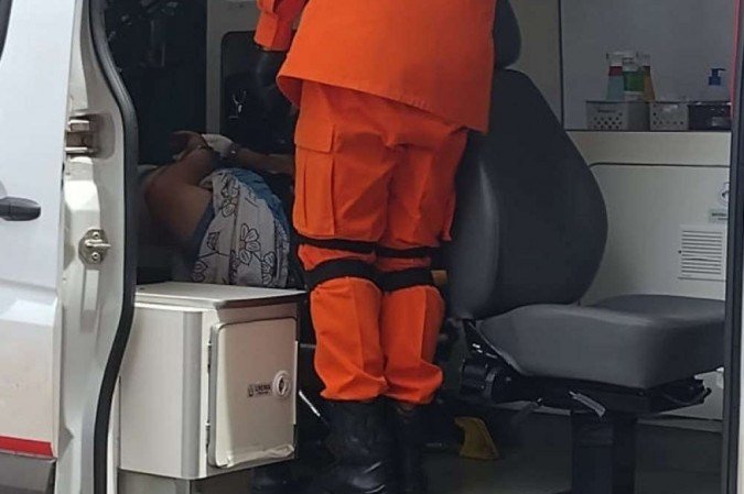 O homem foi atendido pelo Samu com cortes nas mãos -  (crédito: Ed Alves/ CB/ DA Press)