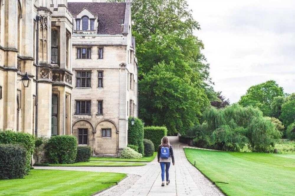 Estudante da rede pública abre vaquinha para fazer curso em Cambridge