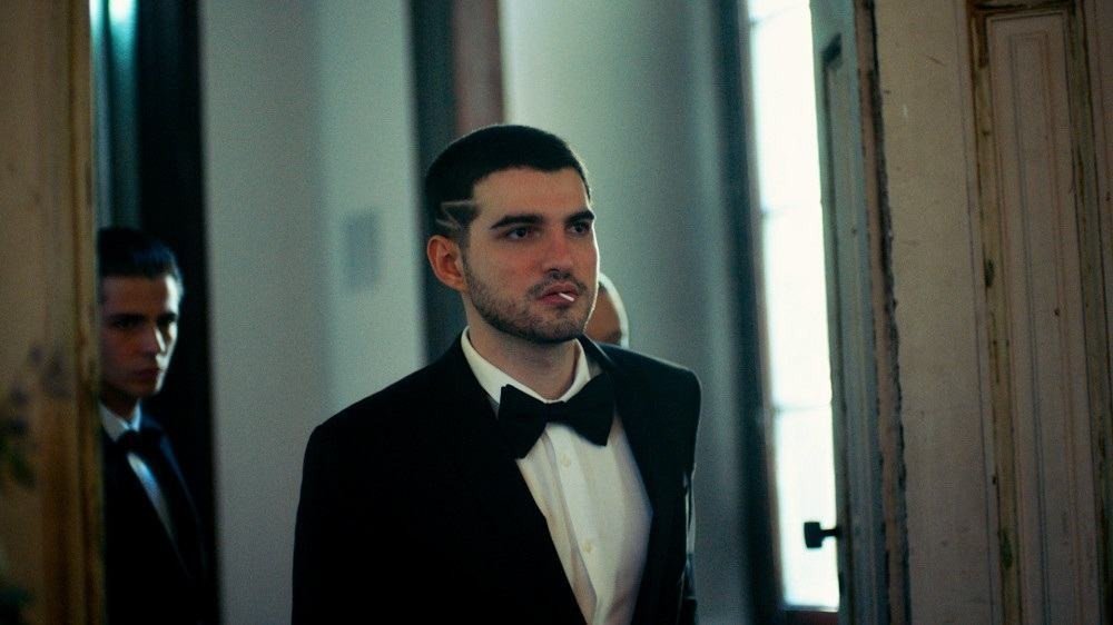 Após sumiço, Jão reaparece com novo single; Ouça 'Coringa'