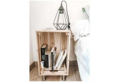 Vanessa Lima usou um caixote de feira para fazer de mesa de cabeceira e colocar livros, plantas e abajus - (crédito: Vanessa Lima@decorandoaminhacasa) Vanessa Lima usou um caixote de feira para fazer de mesa de cabeceira e colocar livros, plantas e abajus - (crédito: Vanessa Lima@decorandoaminhacasa)