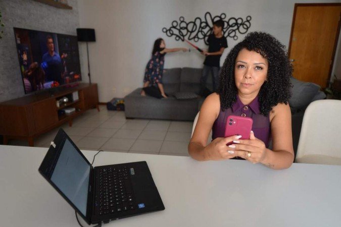 Os afazeres com a casa, os estudos e os dois filhos levaram Marília Barros a desenvolver mommy bornout Os afazeres com a casa, os estudos e os dois filhos levaram Marília Barros a desenvolver mommy bornout
