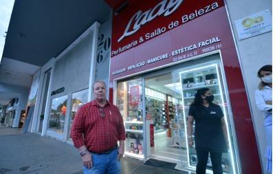 26/02/2021 Crédito: Ed Alves/CB/D.A Press. Brasil. Brasilia - DF. Cidades. Novo decreto de Lockdown em Brasilia. Fotos de Lojas na W3 Sul, Lojas na 205-206 Sul, movimentação na Rodoviaria do Plano Piloto e Supermecados.