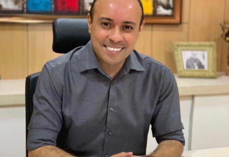 Professor Antônio Fernandes foi nomeado por Bolsonaro mesmo após ser o último em lista tríplice 