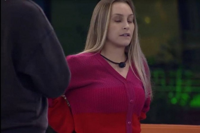 Bbb21 Carla Diaz Atende Big Fone Lumena Rodolffo E Fiuk Estão No Paredão