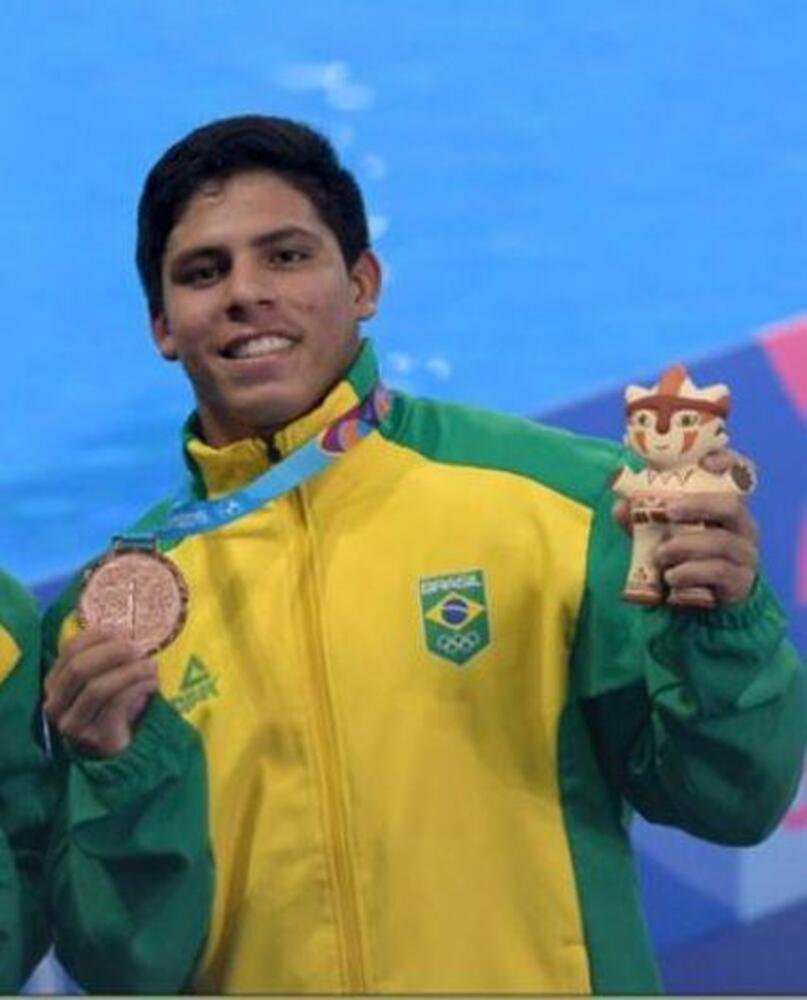 Ao lado direito, Kawan Pereira, nos jogos Pan-Americanos de 2019