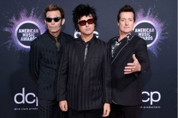 Atração bastante aguardada, a banda americana de punk rock Green Day fechará o dia no Palco Skyline como um dos headliners. O grupo esteve pela última vez no Brasil em 2022, quando se apresentou no Rock in Rio  -  (crédito: Rich Fury/Getty Images/AFP)