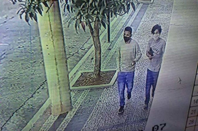 Ladrões entram pela porta da frente e assaltam prédio de luxo em BH