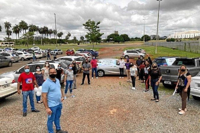 Na tarde de terça-feira (2/3), professores fizeram carreata contra retorno das aulas presenciais - (crédito: Francisco de Assis G. Souza/Divulgação) Na tarde de terça-feira (2/3), professores fizeram carreata contra retorno das aulas presenciais - (crédito: Francisco de Assis G. Souza/Divulgação)