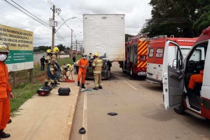Ainda no local, a vítima entrou em PCR e foi intubado. A equipe iniciou os procedimentos de reanimação