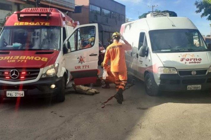 Mulher morre após ser atropelada por uma van no SAAN 