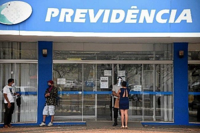 Pagamentos do INSS para quem recebe mais de um salário começarão na próxima segunda-feira - (crédito: ED ALVES/CB/D.A Press - 14/9/20) Pagamentos do INSS para quem recebe mais de um salário começarão na próxima segunda-feira - (crédito: ED ALVES/CB/D.A Press - 14/9/20)