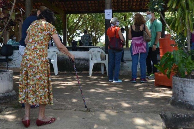 Começa a vacinação de idoso acima de 75 anos. Posto na ASa Sul não tem filas. Segundo o GDF, há pouco mais de 9 mil pessoas nesse grupo no DF