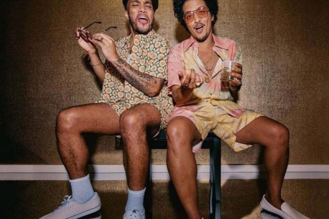 Bruno Mars e Anderson .Paak lançam 'Leave the door open