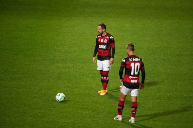 SportsCenterBR - PÊNALTI MARCADO PARA O FLAMENGO NO ÚLTIMO