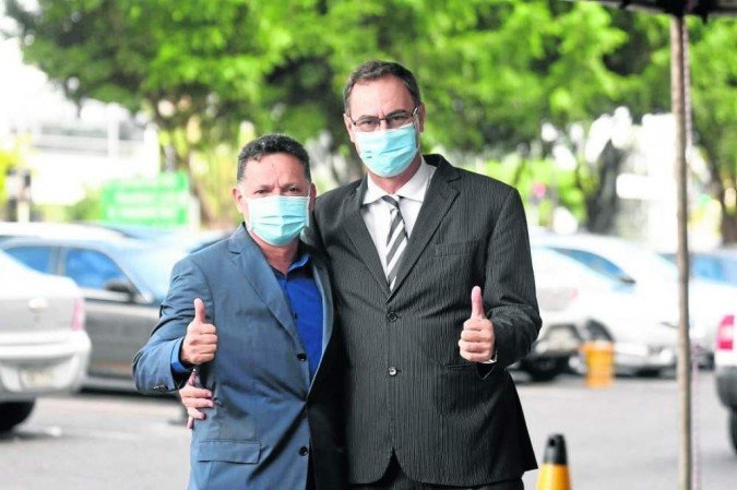 Dois candidatos participaram da disputa: os empresários Ovídio Maia (E) e José Aparecido, vencedor do pleito -  (crédito: Raphael Carmona/Fecomércio-DF)