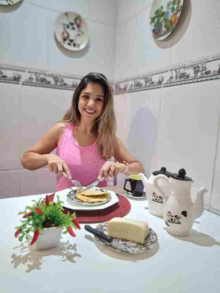  "Tenho me sentido muito mais ativa e bem-humorada e emagreci 9kg, só comendo comida de verdade e praticando exercícios, sem tomar remédios ou qualquer suplemento. Estou me sentido bem comigo mesma e mais feliz", destaca Flávia 
