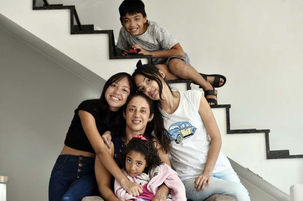 Karina Ribeiro com seus filhos, Ana Júlia, João Lucas, Kauane Ribeiro e Fabiana Ribeiro Karina Ribeiro com seus filhos, Ana Júlia, João Lucas, Kauane Ribeiro e Fabiana Ribeiro